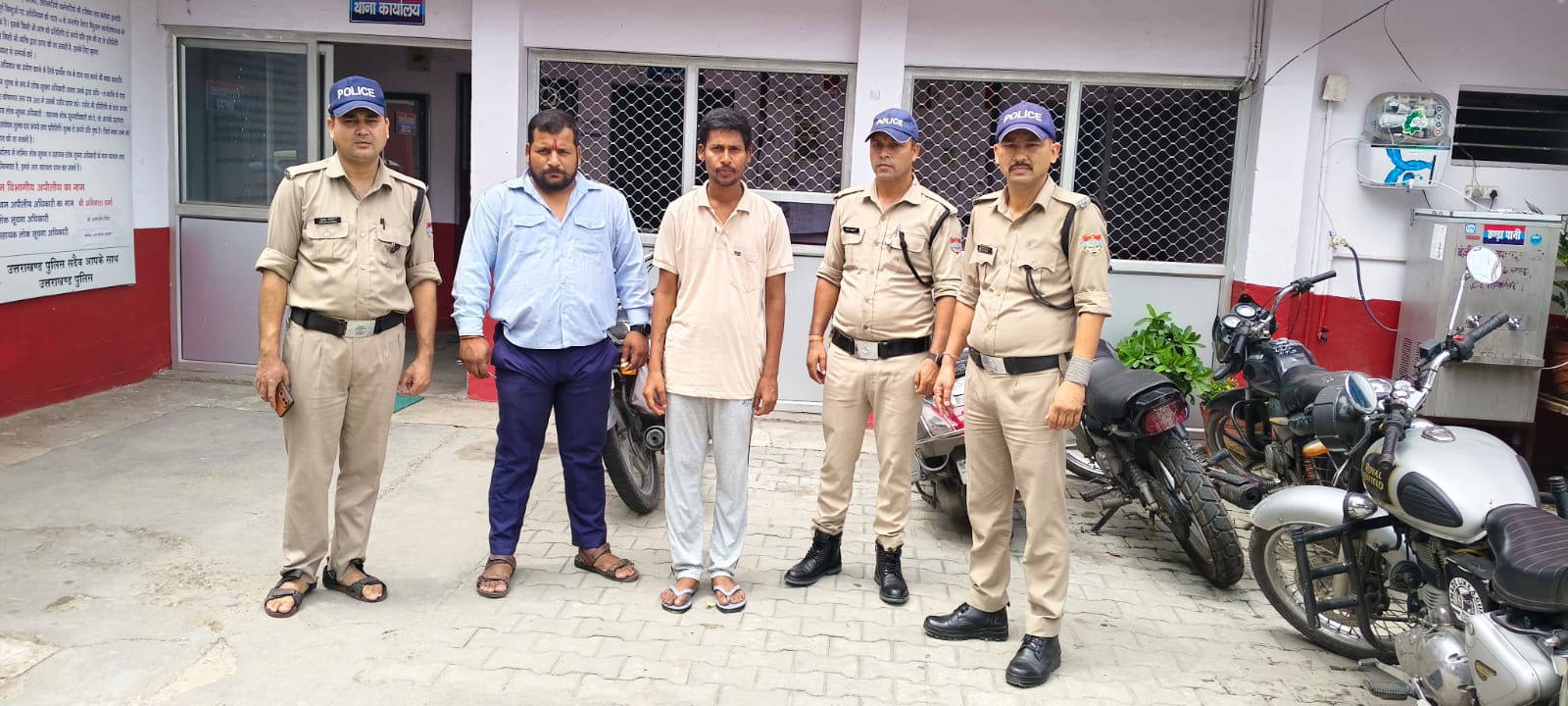 लावारिस मिला किशोर लावारिस मिला किशोर