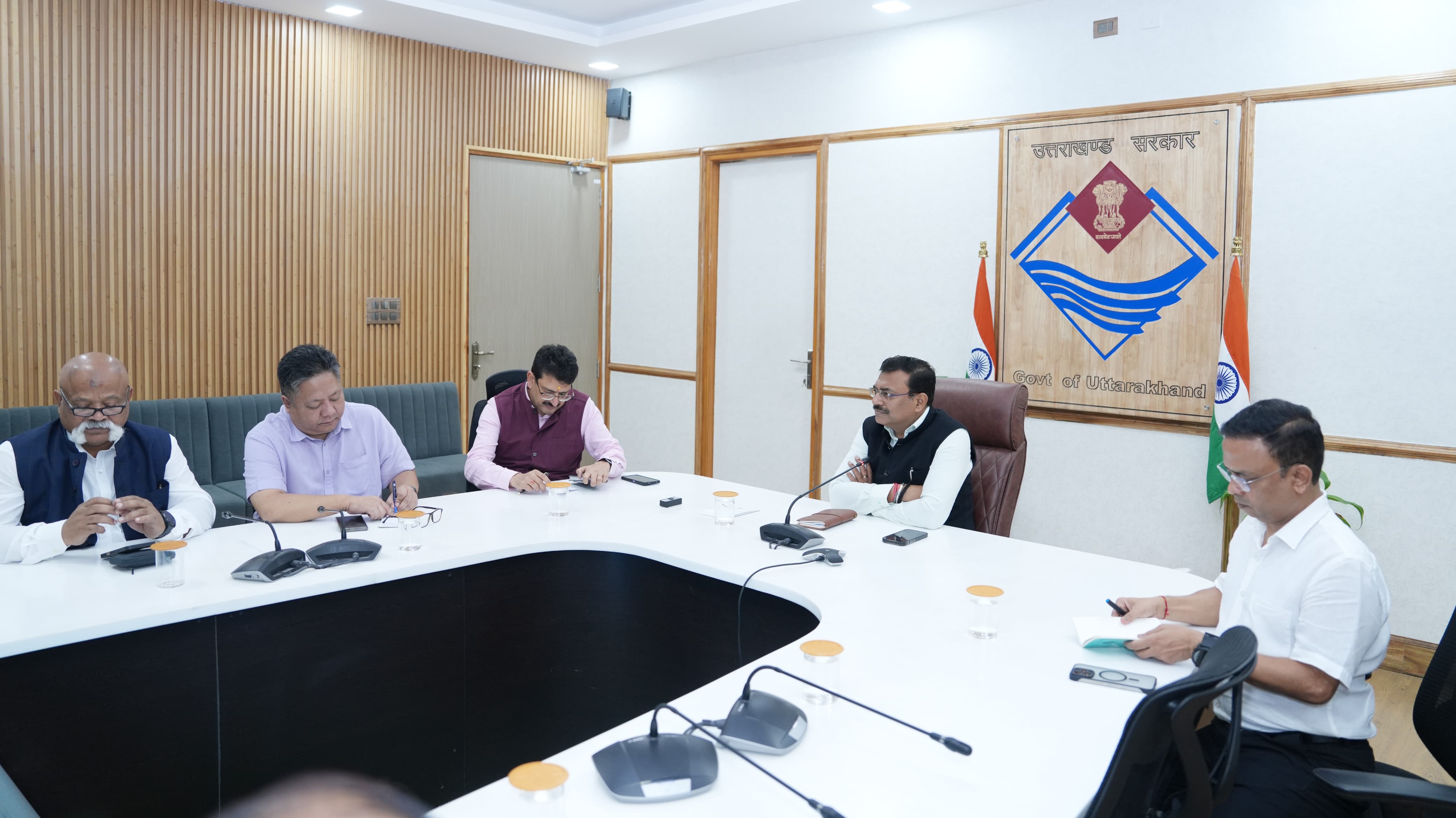 मुख्य सचिव आनंद बर्द्धन की अध्यक्षता में सचिवालय सभागार में सचिव स्तर की बैठक। मुख्य सचिव आनंद बर्द्धन की अध्यक्षता में सचिवालय सभागार में सचिव स्तर की बैठक।