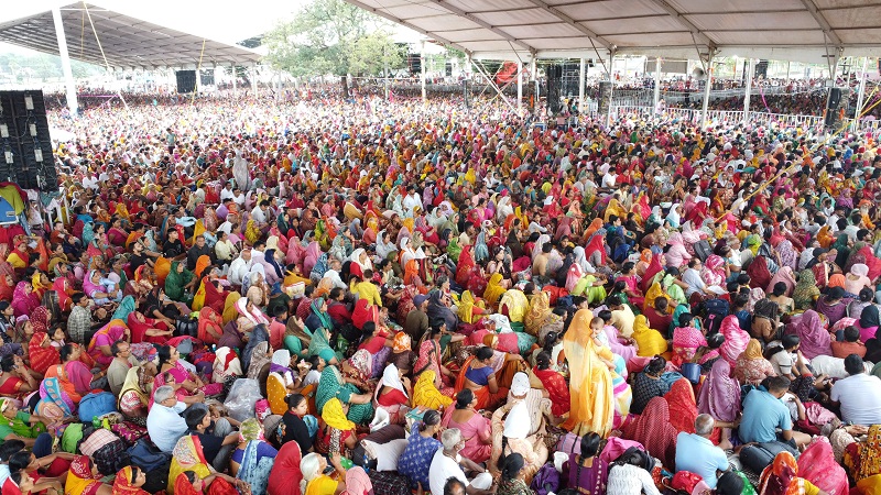 कुबेरेश्वरधाम पर जारी गुरु पूर्णिमा महोत्सव कुबेरेश्वरधाम पर जारी गुरु पूर्णिमा महोत्सव