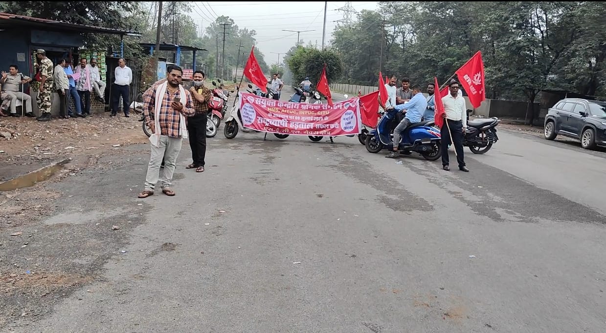 कोयलांचल क्षेत्र में संयुक्त श्रमिक संगठन की हड़ताल का मिला-जुला असर, एसईसीएल दीपका-गेवरा क्षेत्र में अधिकांश कार्य रहे सुचारू। कोयलांचल क्षेत्र में संयुक्त श्रमिक संगठन की हड़ताल का मिला-जुला असर, एसईसीएल दीपका-गेवरा क्षेत्र में अधिकांश कार्य रहे सुचारू।