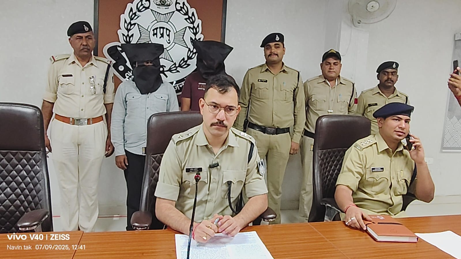 रतलाम: 44 लाख से अधिक का मादक पदार्थ जब्त, दो हिरासत में रतलाम: 44 लाख से अधिक का मादक पदार्थ जब्त, दो हिरासत में
