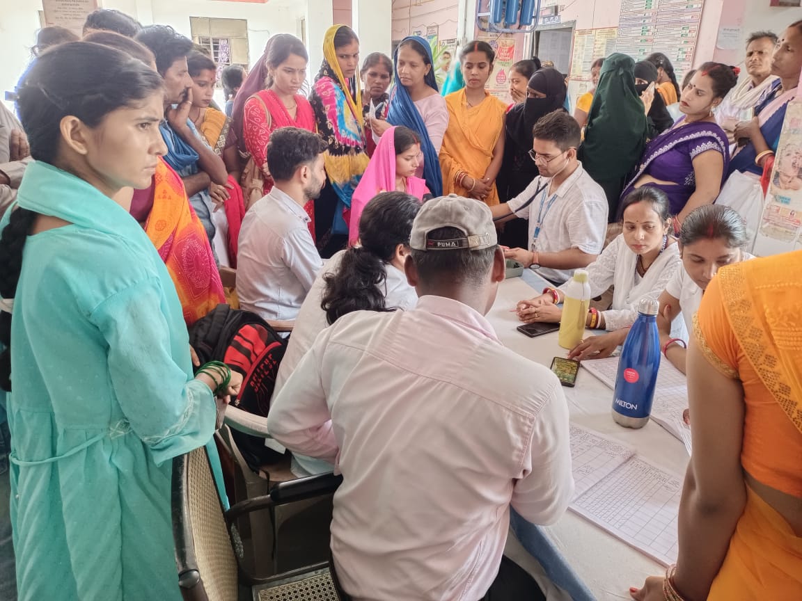प्रधानमंत्री सुरक्षित मातृत्व अभियान के तहत सैकड़ो गर्भवतियों की हुई जांच, उमड़ी महिलाओं की भीड़ प्रधानमंत्री सुरक्षित मातृत्व अभियान के तहत सैकड़ो गर्भवतियों की हुई जांच, उमड़ी महिलाओं की भीड़