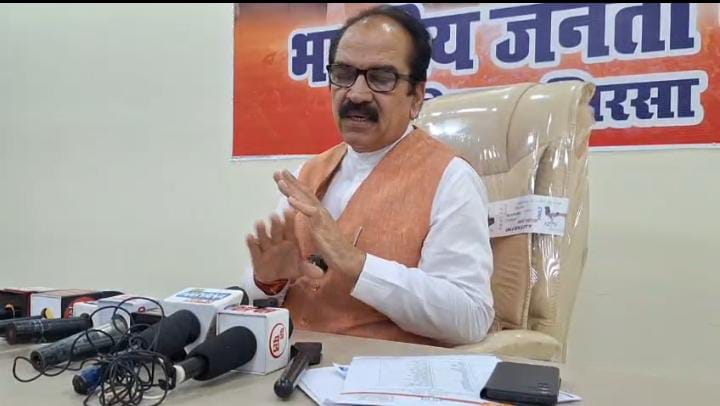 पत्रकारों से बातचीत करते भाजपा जिलाध्यक्ष एडवोकेट यतिंद्र सिंह। पत्रकारों से बातचीत करते भाजपा जिलाध्यक्ष एडवोकेट यतिंद्र सिंह।