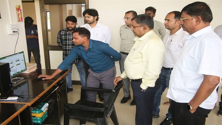 कमिश्नर ने नगर निगम के निर्माण कार्यों का किया निरीक्षण कमिश्नर ने नगर निगम के निर्माण कार्यों का किया निरीक्षण