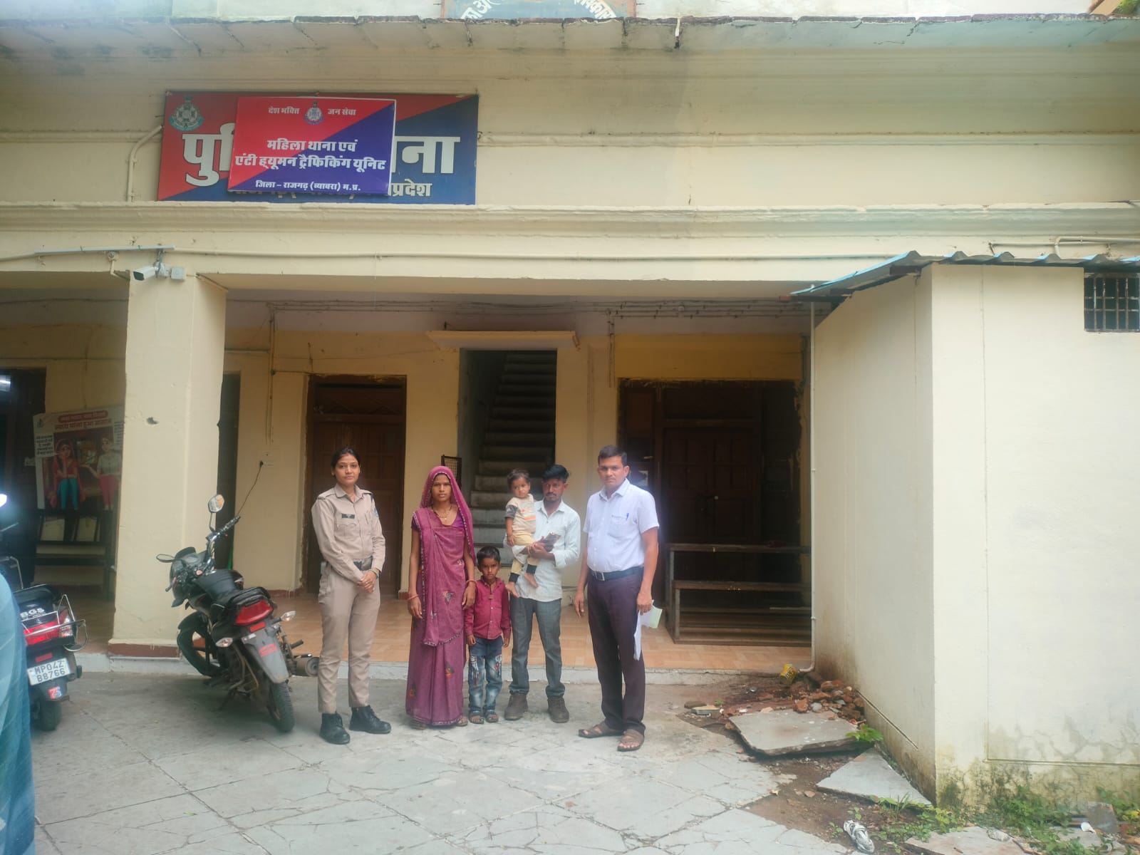 पति- पत्नी में बनी आपसी समझ, परिजनों के चेहरों पर छाई खुशी पति- पत्नी में बनी आपसी समझ, परिजनों के चेहरों पर छाई खुशी