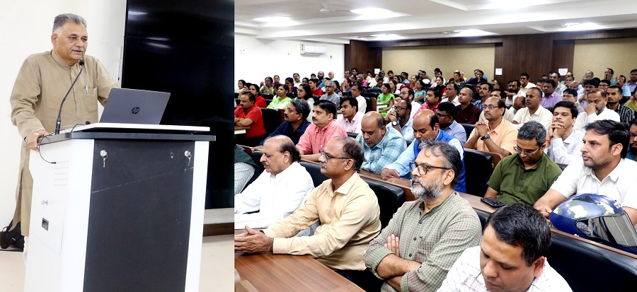 कार्यक्रम को संबोधित करते हुए मंत्री इन्दर सिंह परमार कार्यक्रम को संबोधित करते हुए मंत्री इन्दर सिंह परमार