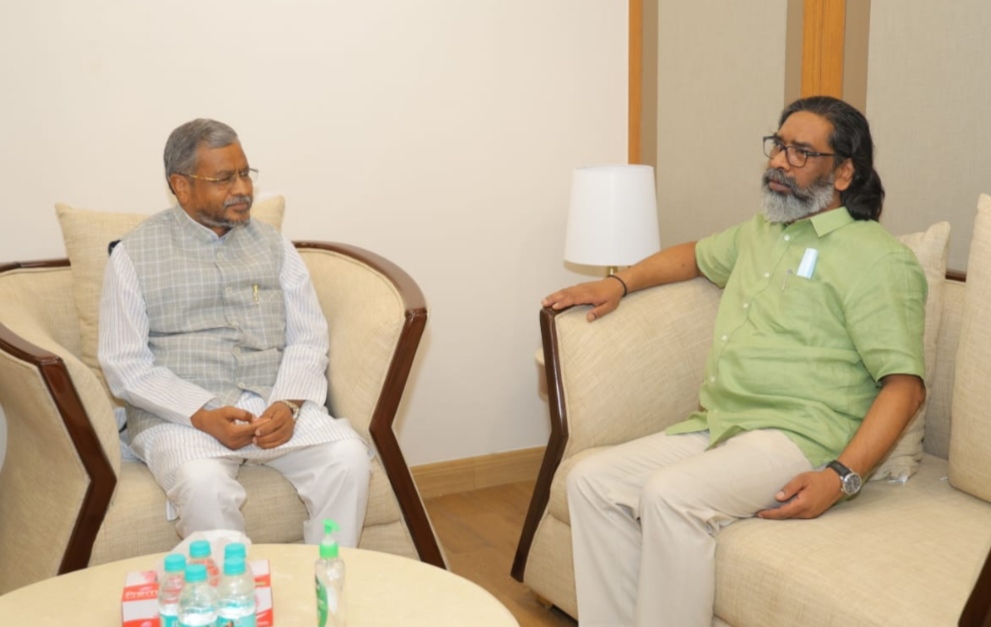 मुख्यमंत्री और नेता प्रतिपक्ष बाबूलाल मरांडी की तस्वीर मुख्यमंत्री और नेता प्रतिपक्ष बाबूलाल मरांडी की तस्वीर