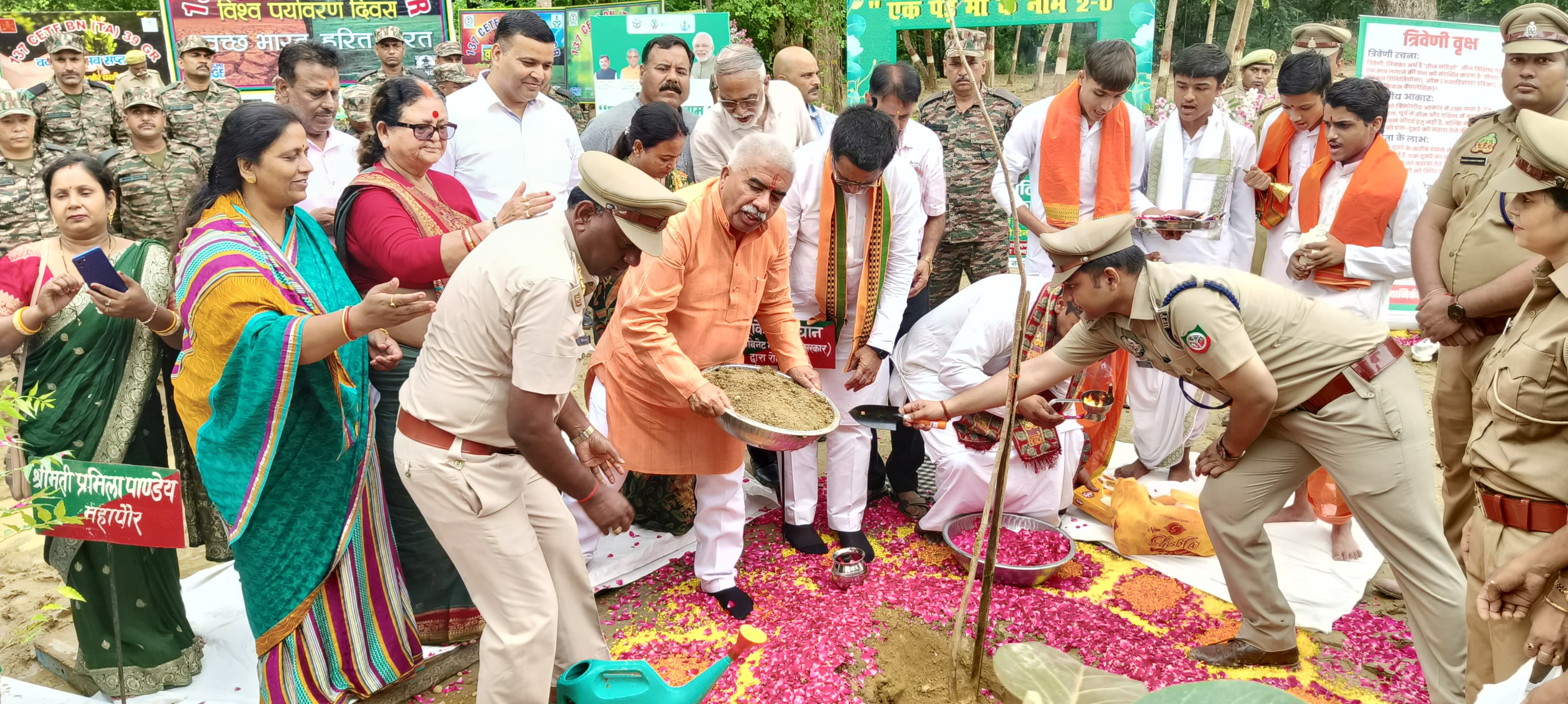 कार्यक्रम के दौरान लिया गया छायाचित्र कार्यक्रम के दौरान लिया गया छायाचित्र