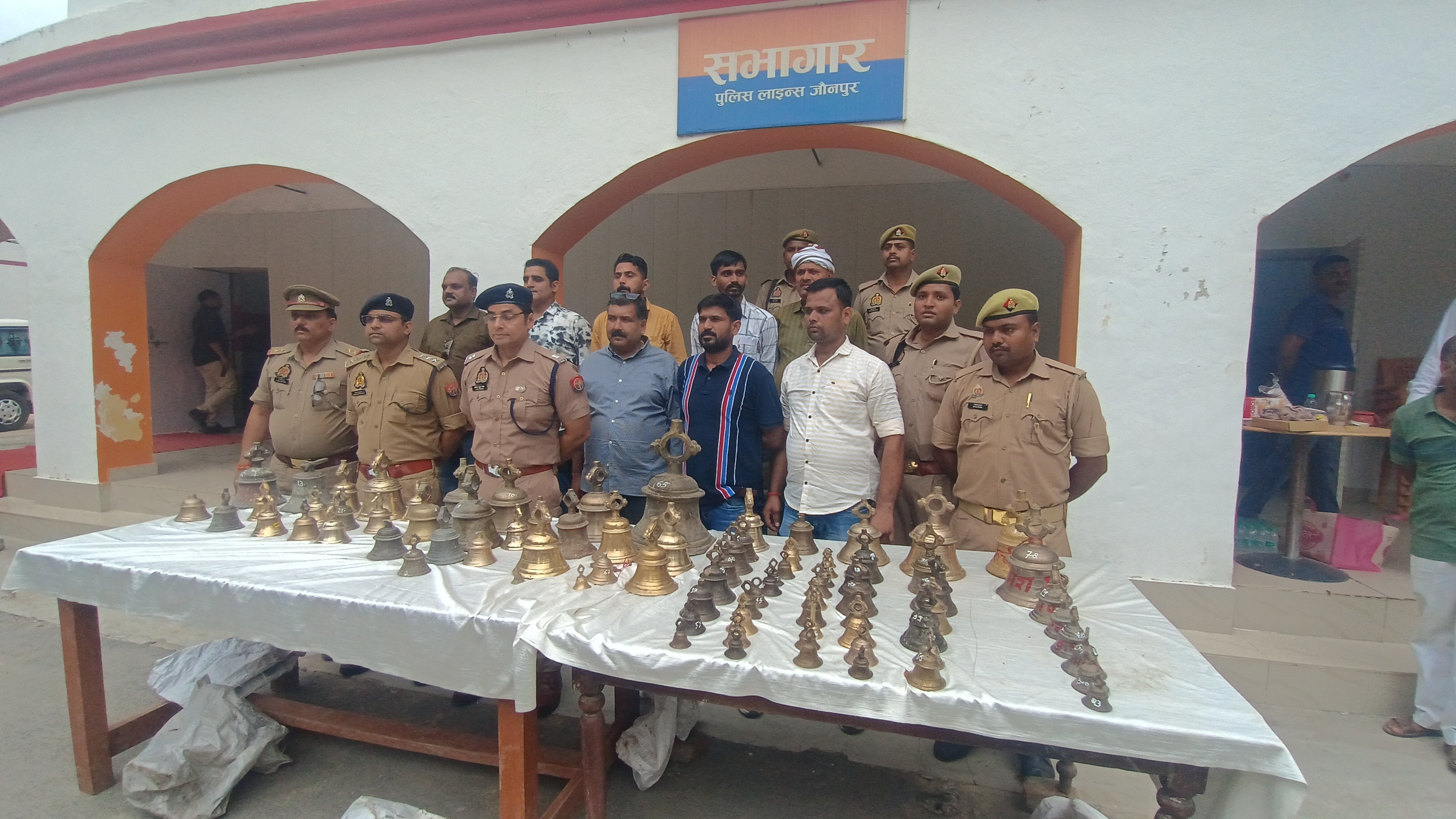 बरामद किया गया चोरी का घंटा बरामद किया गया चोरी का घंटा