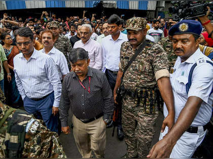 पीड़िता के घर पहुंची सीबीआई की टीम पीड़िता के घर पहुंची सीबीआई की टीम
