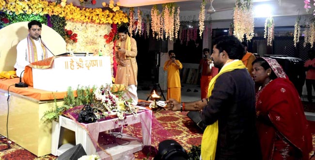 आरती उतारते आरती उतारते