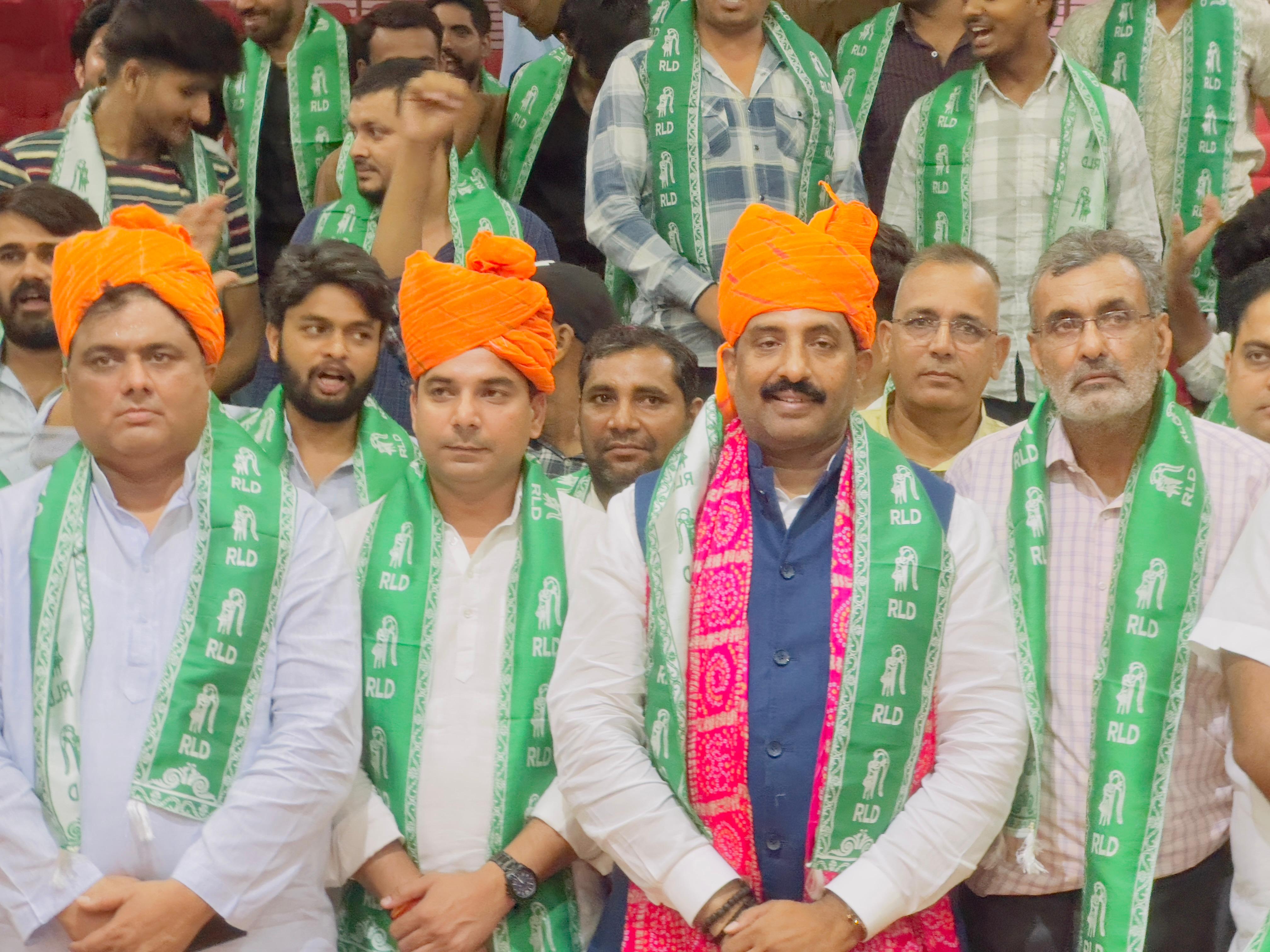 राष्ट्रीय लोकदल के सदस्यता अभियान में सात सौ कार्यकर्ताओं ने ली सदस्यता राष्ट्रीय लोकदल के सदस्यता अभियान में सात सौ कार्यकर्ताओं ने ली सदस्यता