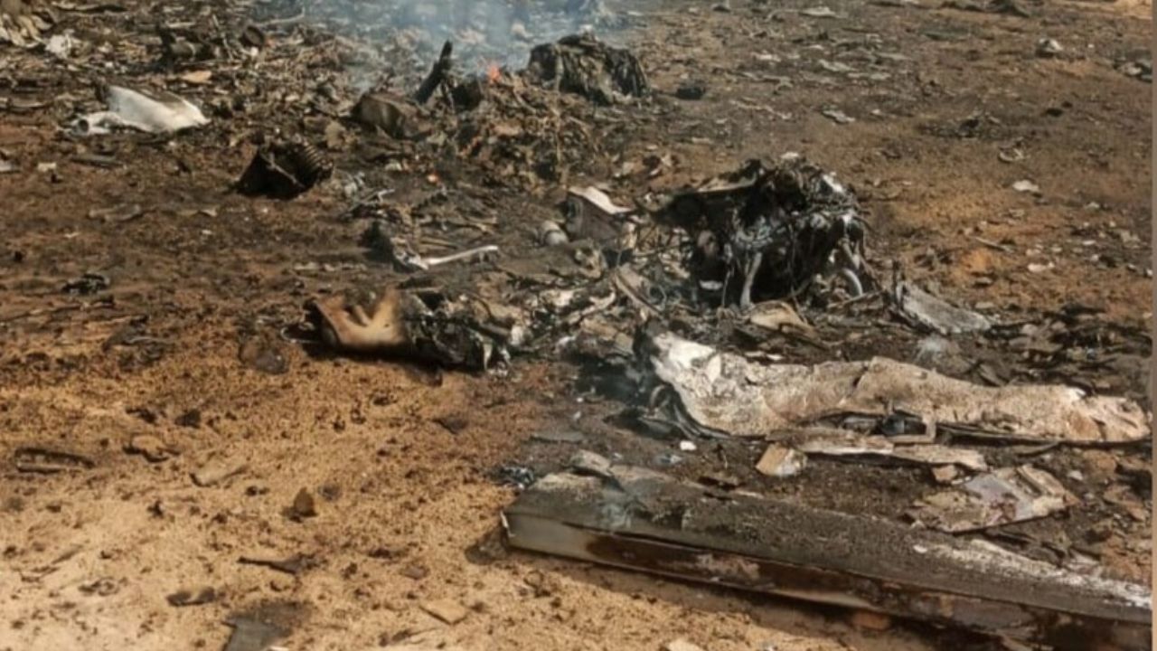 चूरू में भारतीय वायु सेना का फाइटर प्लेन क्रैश चूरू में भारतीय वायु सेना का फाइटर प्लेन क्रैश