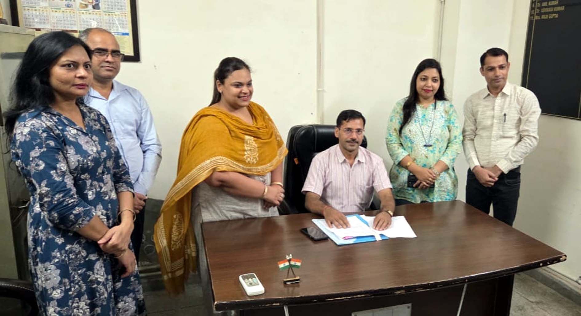 एनएसएस कार्यक्रम समन्वयक का कार्यभार संभालते डॉ. महाबीर प्रसाद। एनएसएस कार्यक्रम समन्वयक का कार्यभार संभालते डॉ. महाबीर प्रसाद।