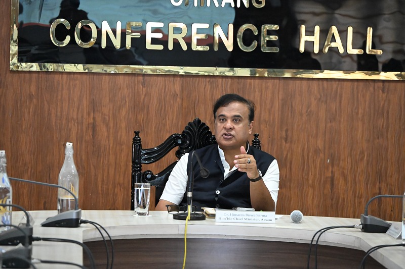 चिरांग में योजनाओं की समीक्षा बैठक में मुख्यमंत्री डॉ हिमंत बिस्व सरमा। चिरांग में योजनाओं की समीक्षा बैठक में मुख्यमंत्री डॉ हिमंत बिस्व सरमा।