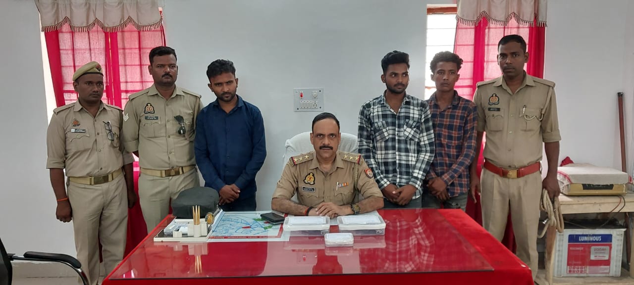 गिरफ्तार बदमाश पुलिस अभिरक्षा में गिरफ्तार बदमाश पुलिस अभिरक्षा में