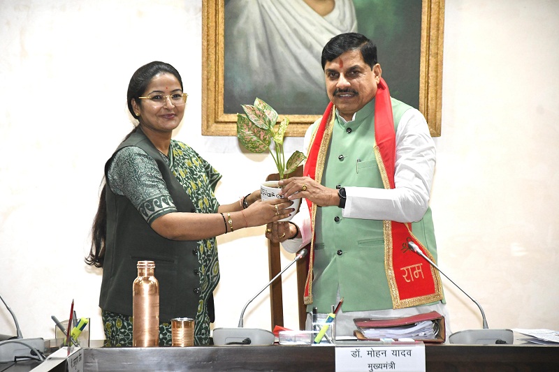 राज्यमंत्री प्रतिमा बागरी ने मुख्यमंत्री डॉ. यादव का स्वागत-सम्मान किया। राज्यमंत्री प्रतिमा बागरी ने मुख्यमंत्री डॉ. यादव का स्वागत-सम्मान किया।