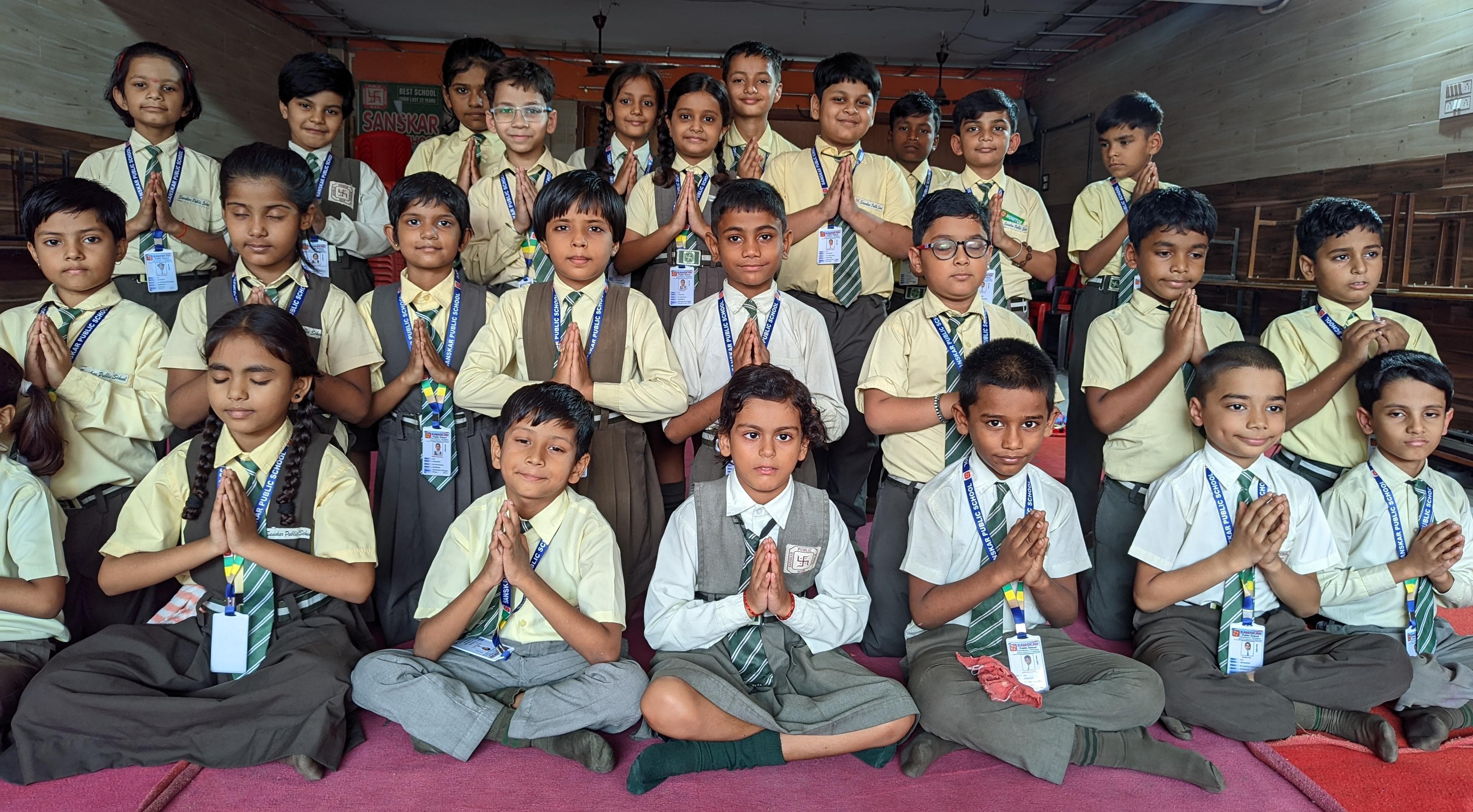 बाल योग शिविर में नन्हे योग साधक। बाल योग शिविर में नन्हे योग साधक।