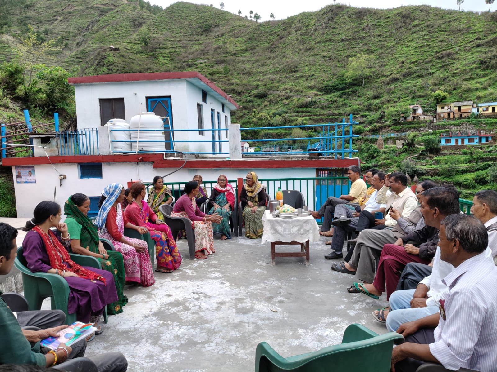 गांव में क्षेत्र भ्रमण कर वोट मांगते कांग्रेस प्रत्याशी दीपेंद्र भंडारी गांव में क्षेत्र भ्रमण कर वोट मांगते कांग्रेस प्रत्याशी दीपेंद्र भंडारी