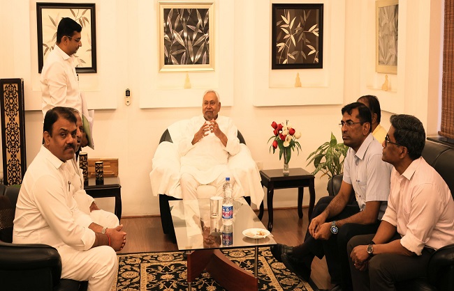 निर्माणाधीन राजगीर क्रिकेट स्टेडियम के निर्माण की जानकारी लेते मुख्यमंत्री निर्माणाधीन राजगीर क्रिकेट स्टेडियम के निर्माण की जानकारी लेते मुख्यमंत्री