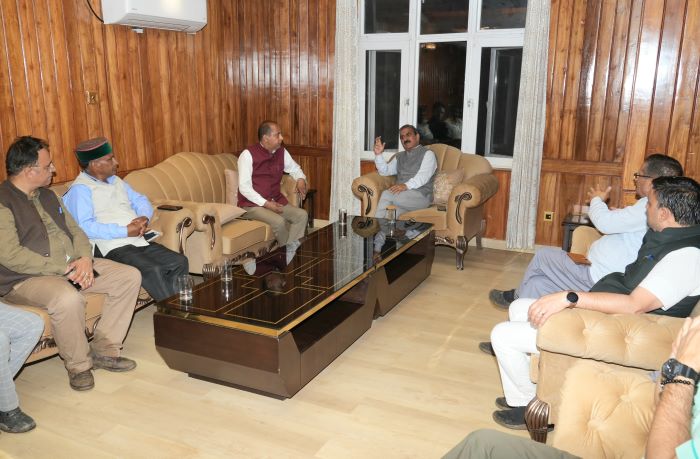 राहत एवं पुनर्वास कार्यों की समीक्षा बैठक के दाैरान सीएम व नेता विपक्ष जय राम ठाकुर राहत एवं पुनर्वास कार्यों की समीक्षा बैठक के दाैरान सीएम व नेता विपक्ष जय राम ठाकुर