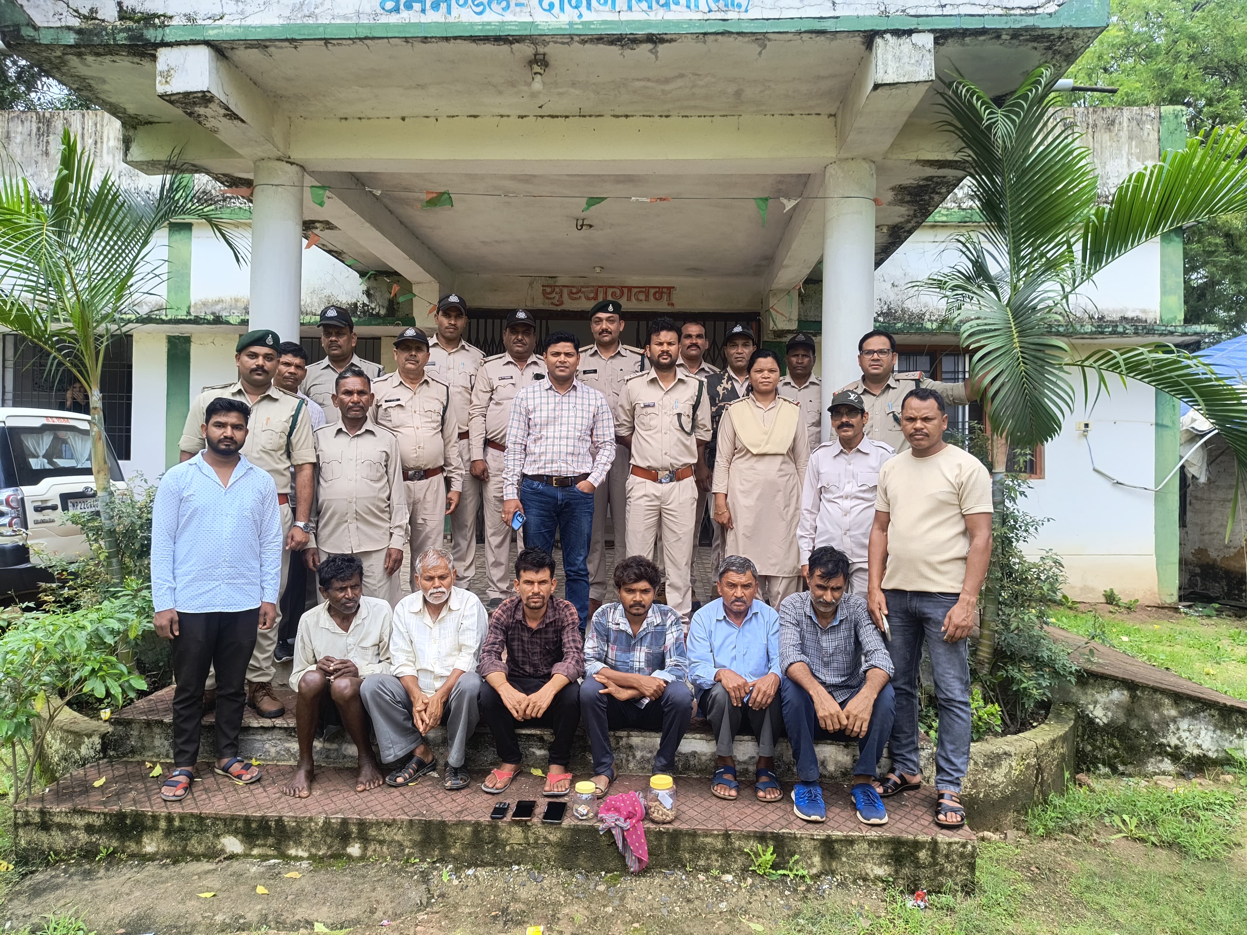 Seoni: Six accused of a gang involved in illegal hunting and illegal purchase and sale of wildlife tigers arrested and sent to jail Seoni: Six accused of a gang involved in illegal hunting and illegal purchase and sale of wildlife tigers arrested and sent to jail
