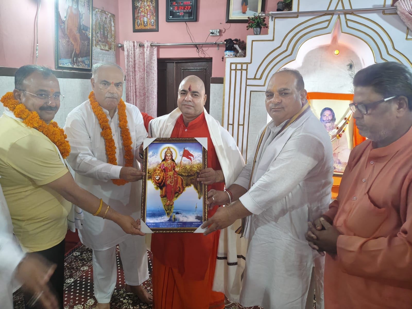 भाजपा नेताओं ने गुरु पूर्णिमा पर आध्यात्मिक गुरुओं से आशीर्वाद लिया, राष्ट्र निर्माण में भाजपा नेताओं ने गुरु पूर्णिमा पर आध्यात्मिक गुरुओं से आशीर्वाद लिया, राष्ट्र निर्माण में