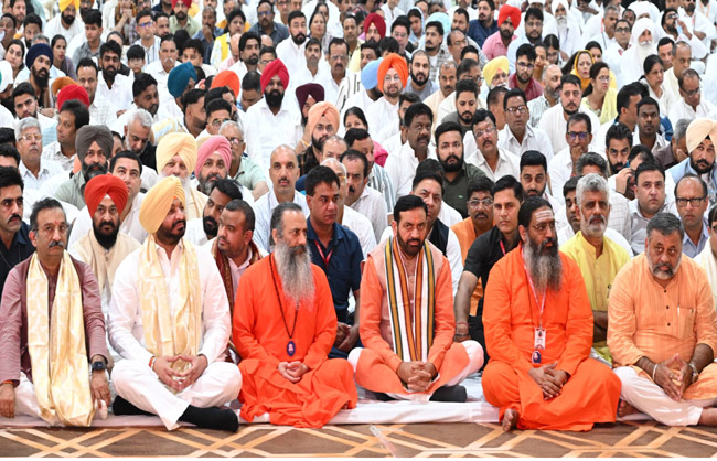 हरियाणा के मुख्यमंत्री जालंधर में आयोजित कार्यक्रम में भाग लेते हुए हरियाणा के मुख्यमंत्री जालंधर में आयोजित कार्यक्रम में भाग लेते हुए