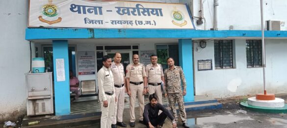 पुलिस के गिरफ्त में आरोपी पुलिस के गिरफ्त में आरोपी