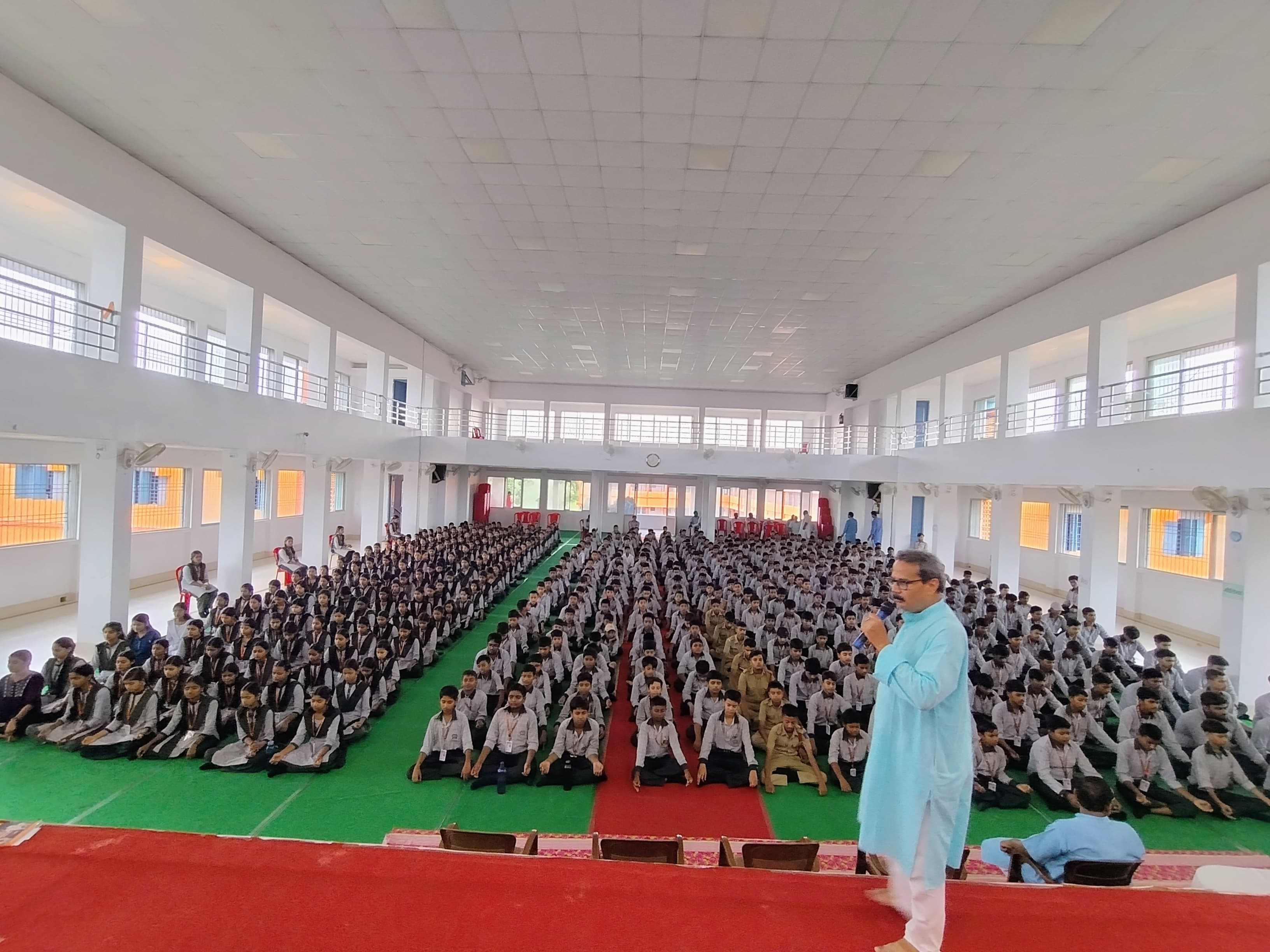 संबोधित करते शिक्षक संबोधित करते शिक्षक