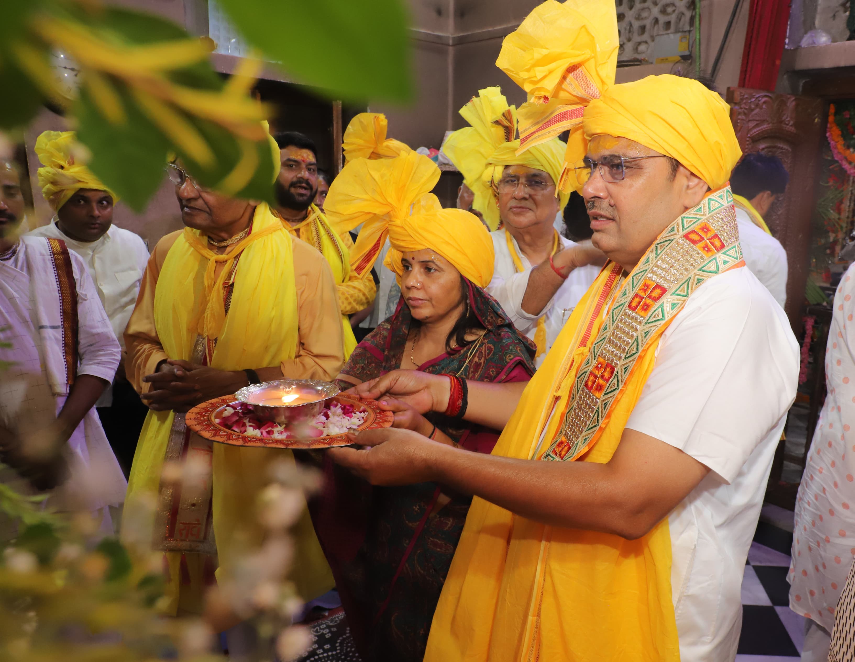 सीएम ने बड़ा हनुमान मंदिर एवं श्रीनाथ जी मंदिर में दर्शन करते हुए सीएम ने बड़ा हनुमान मंदिर एवं श्रीनाथ जी मंदिर में दर्शन करते हुए