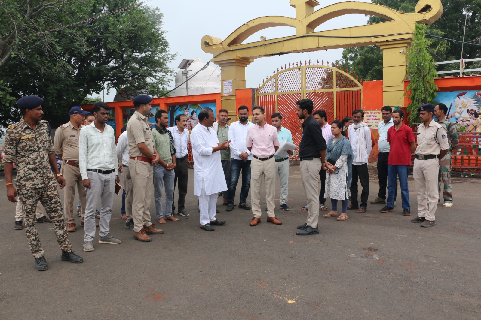अशोकनगर: गुरुपूर्णिमा के अवसर पर करीला धाम में सीता रसोई का शुभारंभ अशोकनगर: गुरुपूर्णिमा के अवसर पर करीला धाम में सीता रसोई का शुभारंभ