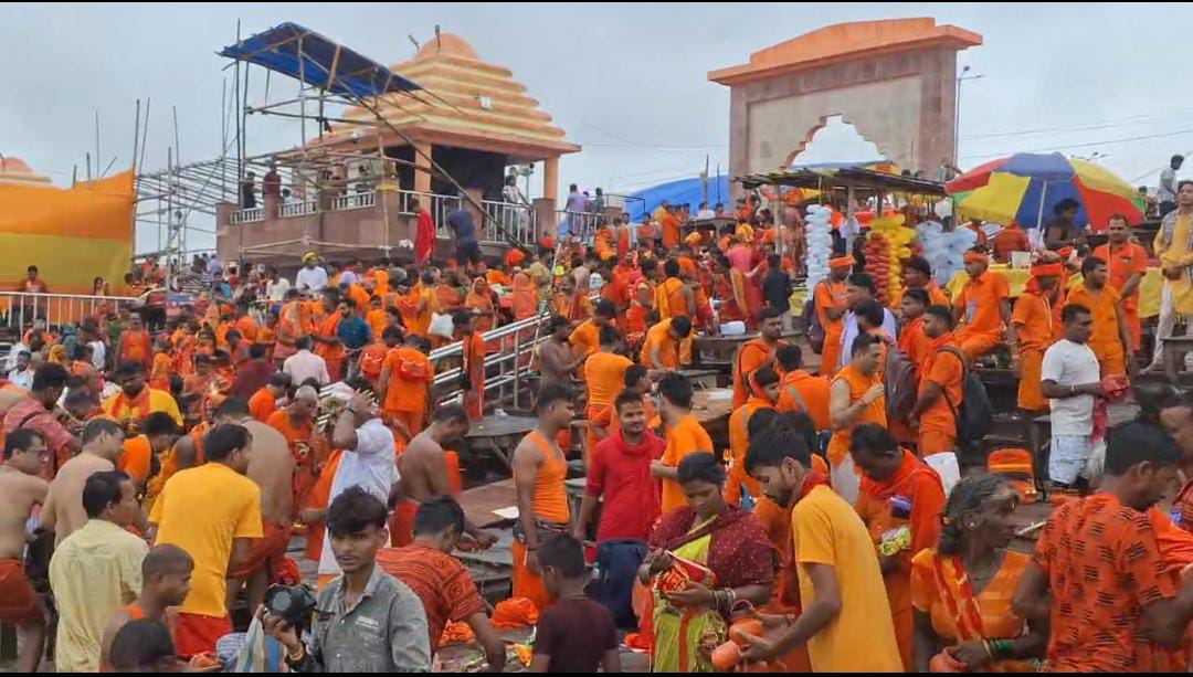 कांवरियों की भीड़