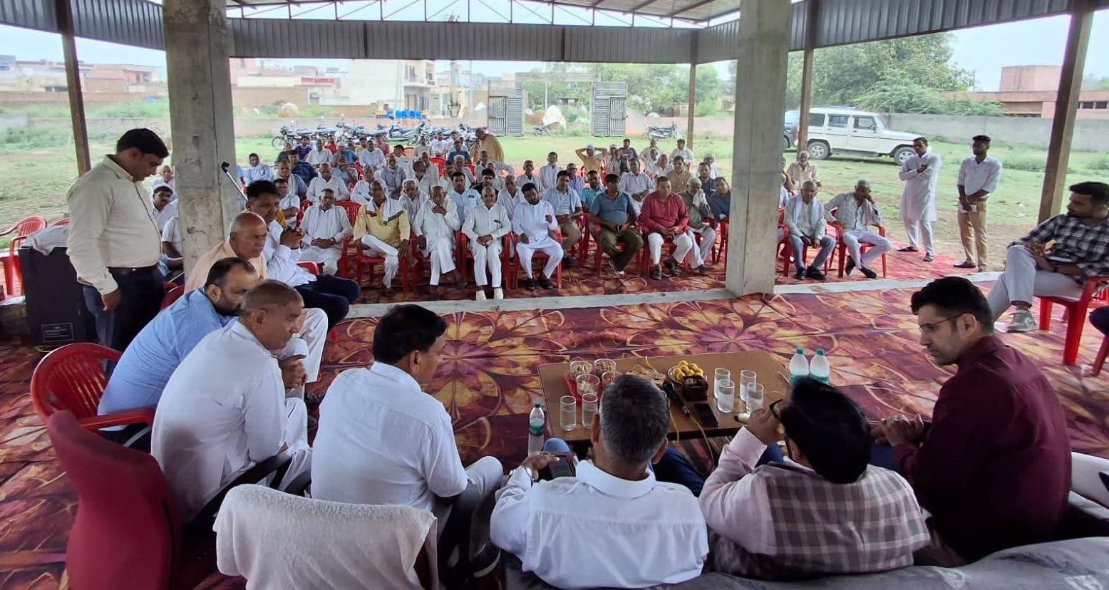 कसूहन गांव में आयोजित कार्यक्रम में पहुंचे विधायक देवेंद्र चतरभुज अत्री। कसूहन गांव में आयोजित कार्यक्रम में पहुंचे विधायक देवेंद्र चतरभुज अत्री।