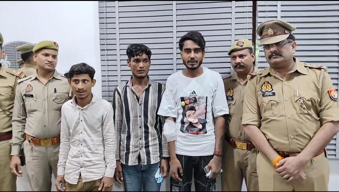 पुलिस की गिरफ्त में आरोपित लूटेरे