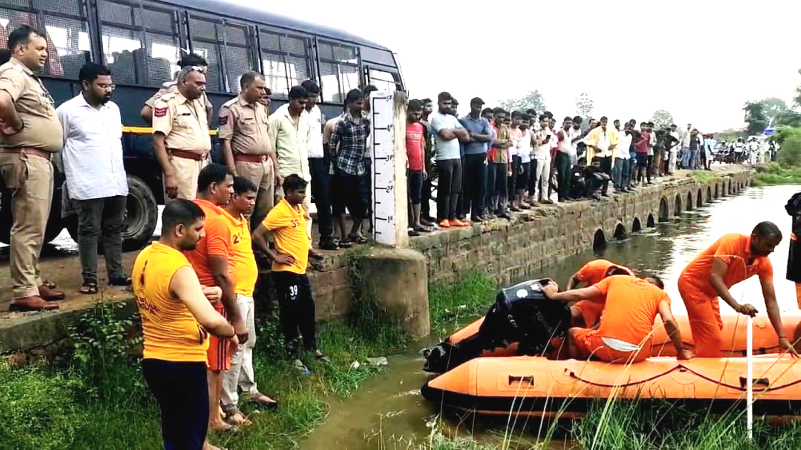पार्वती नदी में चार युवक डूबे, तीन को बचाया पार्वती नदी में चार युवक डूबे, तीन को बचाया