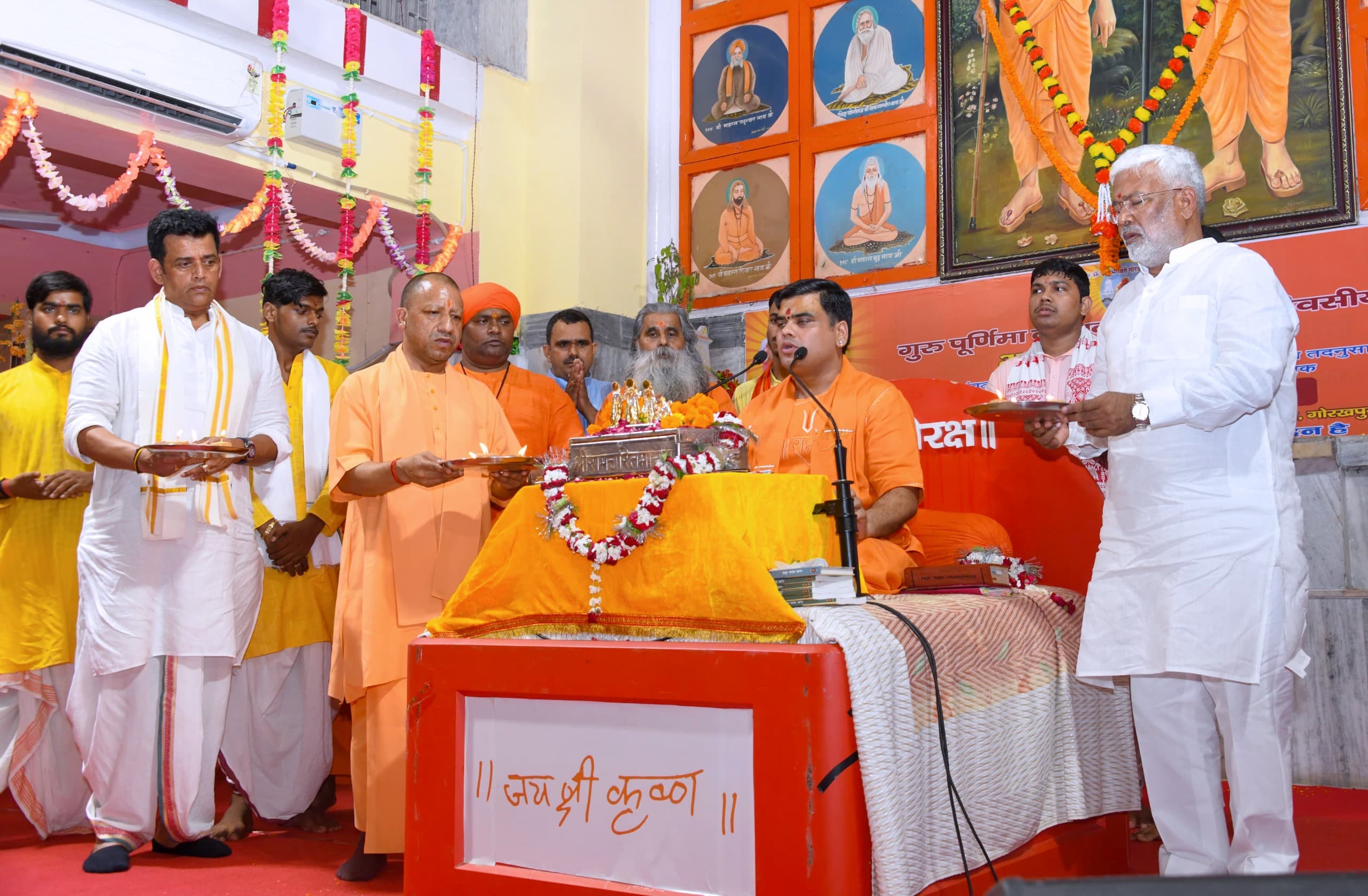 भगवान राम, कृष्ण व शंकर के बिना भारत का पत्ता भी नहीं हिल सकता :सीएम योगी*