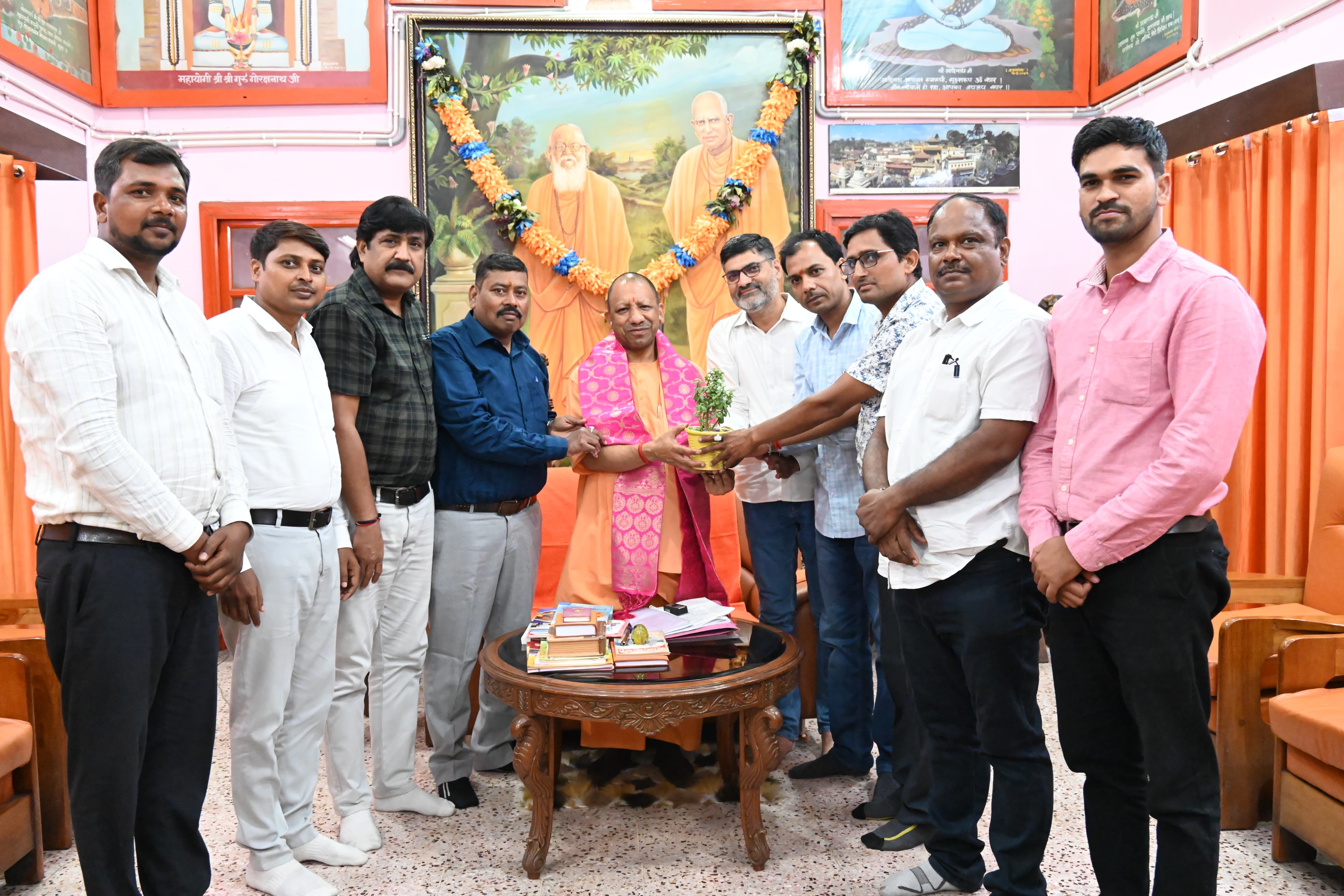 प्रेस क्लब कार्यकारिणी ने मुख्यमंत्री योगी से की भेंट, पत्रकार कल्याण से जुड़े मुद्दे रखे सामने* प्रेस क्लब कार्यकारिणी ने मुख्यमंत्री योगी से की भेंट, पत्रकार कल्याण से जुड़े मुद्दे रखे सामने*