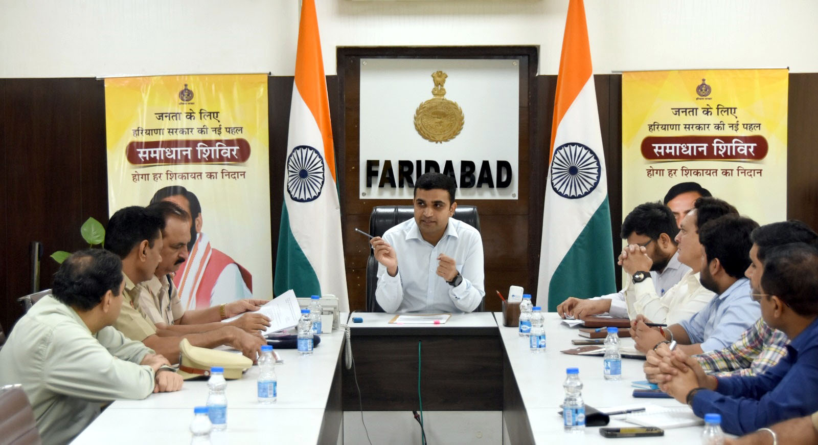 बैठक लेते डीसी विक्रम सिंह बैठक लेते डीसी विक्रम सिंह