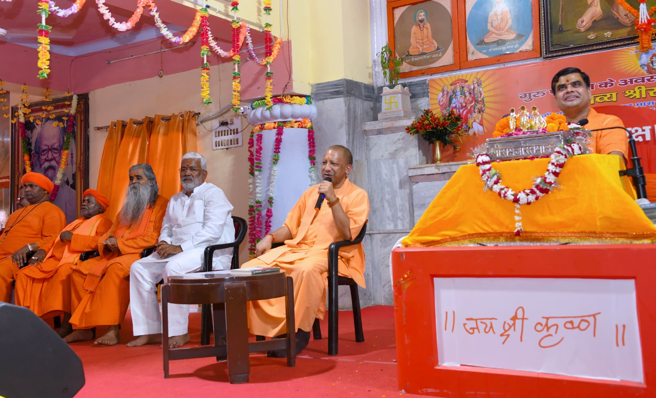 भगवान राम, कृष्ण व शंकर के बिना भारत का पत्ता भी नहीं हिल सकता :सीएम योगी*
