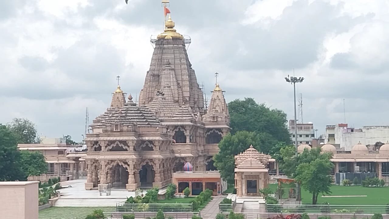 श्री सांवलियाजी मंदिर के नाम से फेसबुक पर पेज बना ठगी का मामला सामने आया। श्री सांवलियाजी मंदिर के नाम से फेसबुक पर पेज बना ठगी का मामला सामने आया।