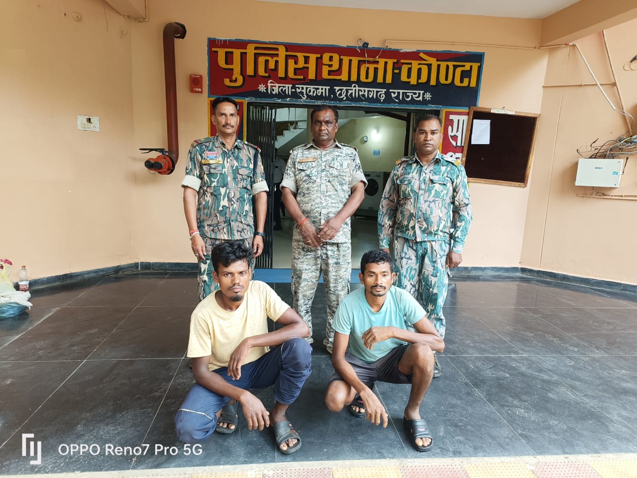 थाना कोंटा अंतर्गत पकड़े गए दो इनामी नक्सली थाना कोंटा अंतर्गत पकड़े गए दो इनामी नक्सली