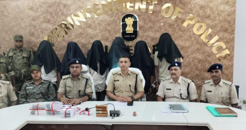 एसपी जानकारी देते हुए एसपी जानकारी देते हुए
