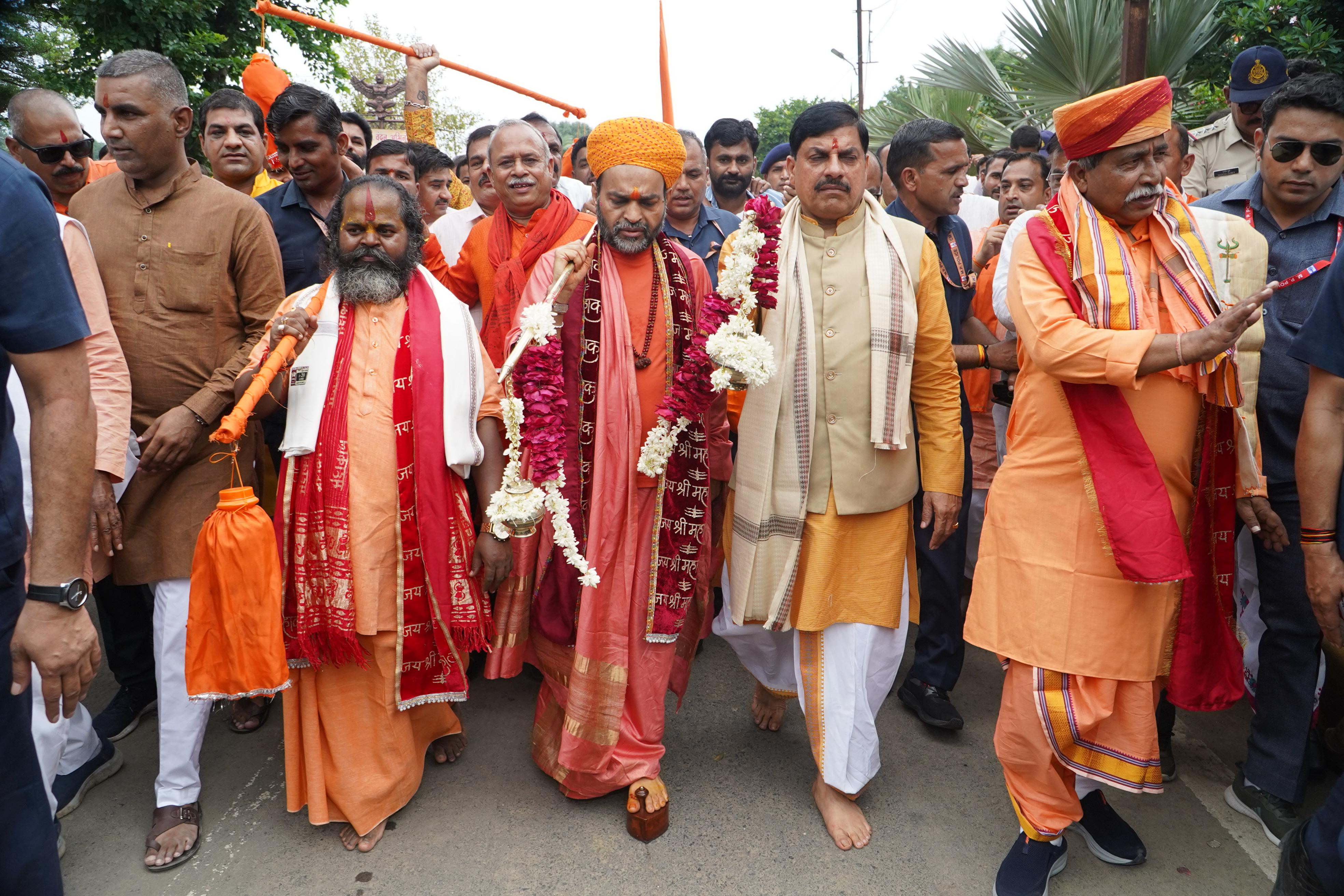 मुख्यमंत्री डॉ मोहन यादव उज्जैन में समर्पण कांवड यात्रा में हुए सम्मिलित मुख्यमंत्री डॉ मोहन यादव उज्जैन में समर्पण कांवड यात्रा में हुए सम्मिलित