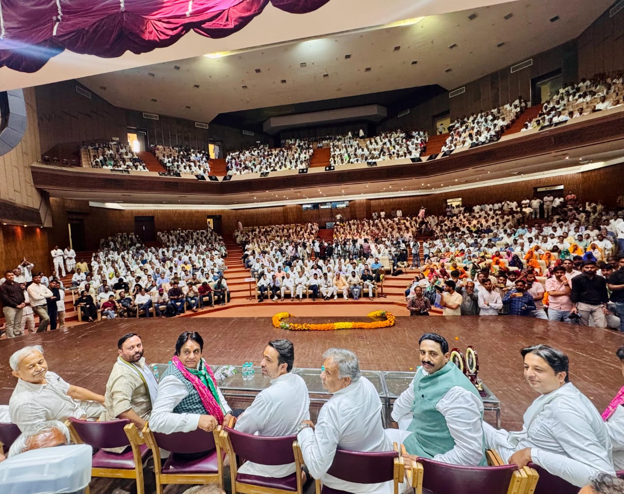 युवाओं को जोड़कर जनसुनवाई के ज़रिए पार्टी को बनाएंगे मजबूत:केंद्रीय मंत्री एवं राष्ट्रीय अध्यक्ष जयंत चौधरी युवाओं को जोड़कर जनसुनवाई के ज़रिए पार्टी को बनाएंगे मजबूत:केंद्रीय मंत्री एवं राष्ट्रीय अध्यक्ष जयंत चौधरी