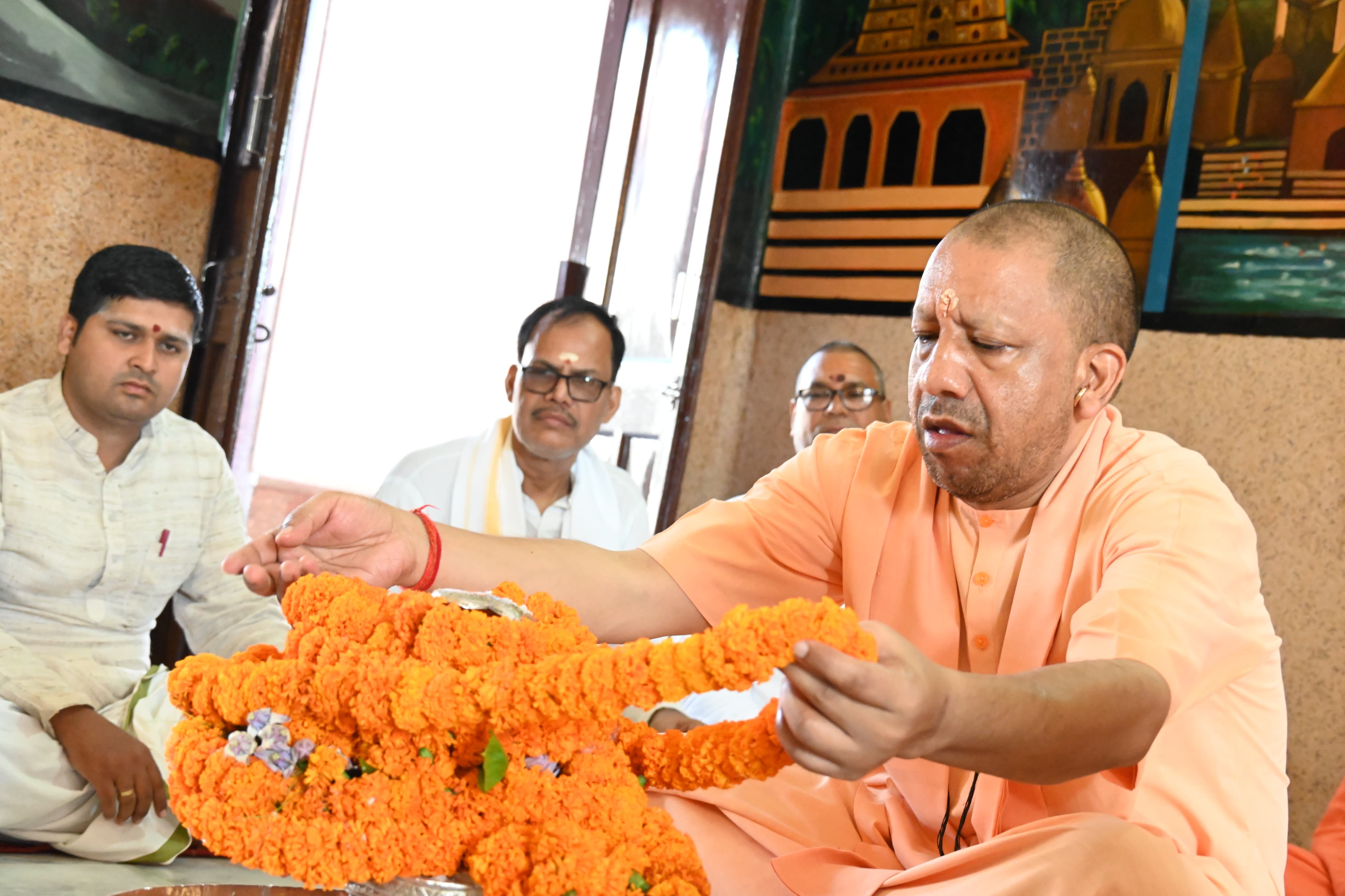 जल, दूध एवं ऋतुफल के रस से हुआ रुद्राभिषेक*