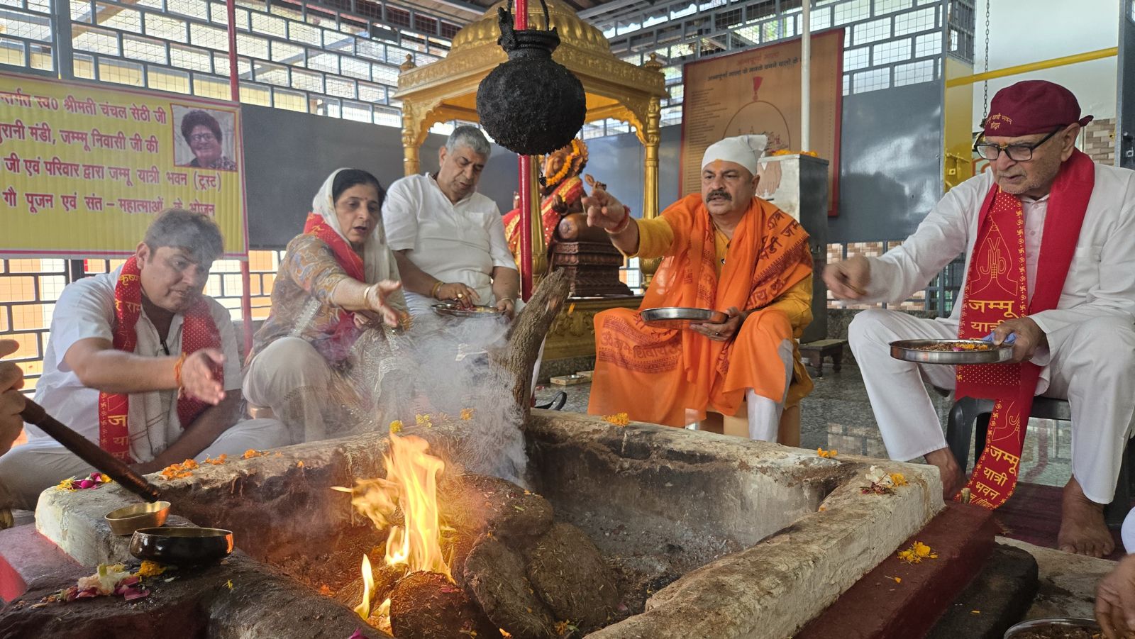 श्रावण मास की शुरुआत पर भाजपा नेता युधवीर सेठी ने किया रुद्राभिषेक श्रावण मास की शुरुआत पर भाजपा नेता युधवीर सेठी ने किया रुद्राभिषेक