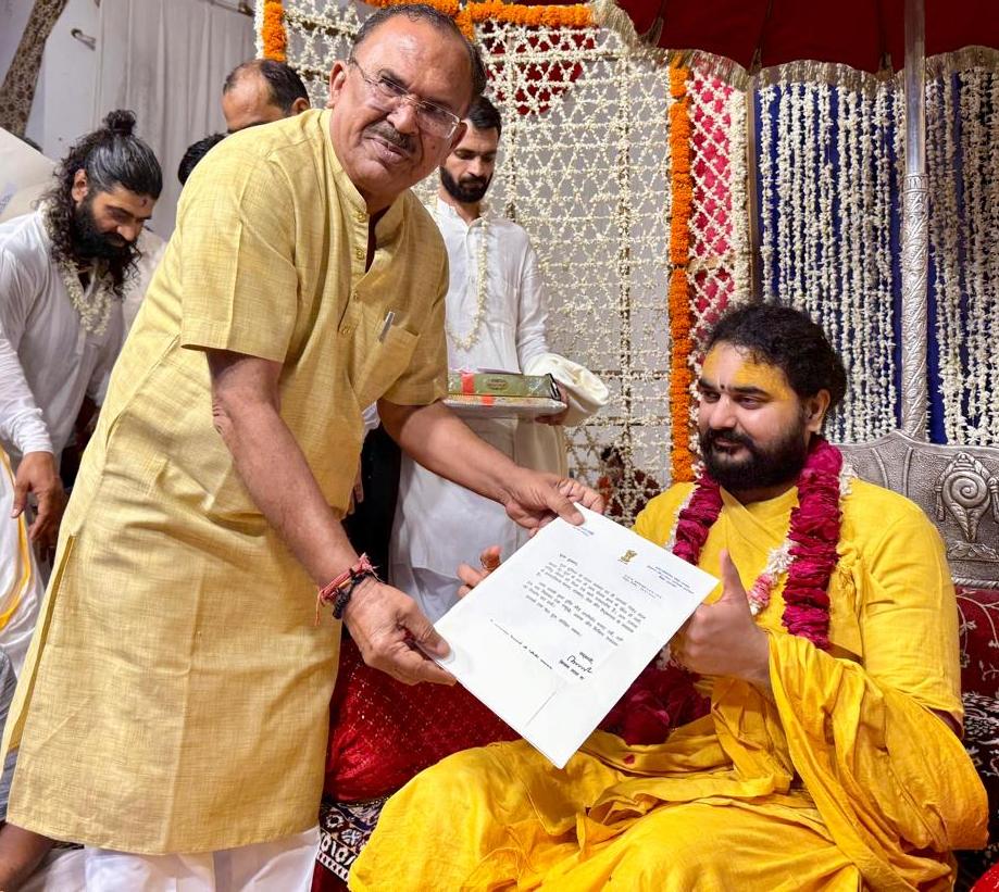 देवनानी ने पीठाधीश्वर श्यामशरण देवाचार्य श्रीजी का किया अभिनन्दन देवनानी ने पीठाधीश्वर श्यामशरण देवाचार्य श्रीजी का किया अभिनन्दन
