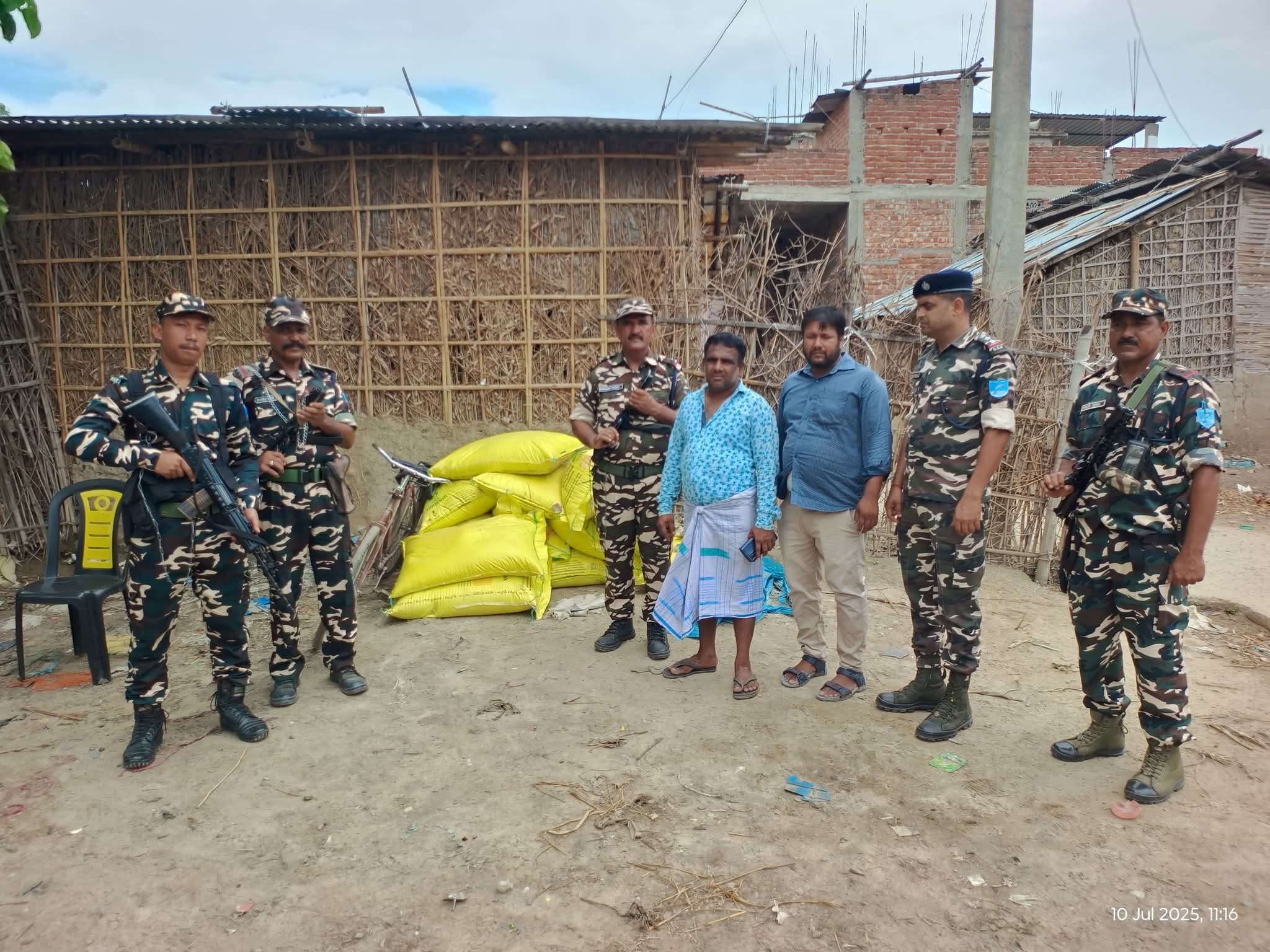 अररिया फोटो:एसएसबी कार्रवाई करते अररिया फोटो:एसएसबी कार्रवाई करते