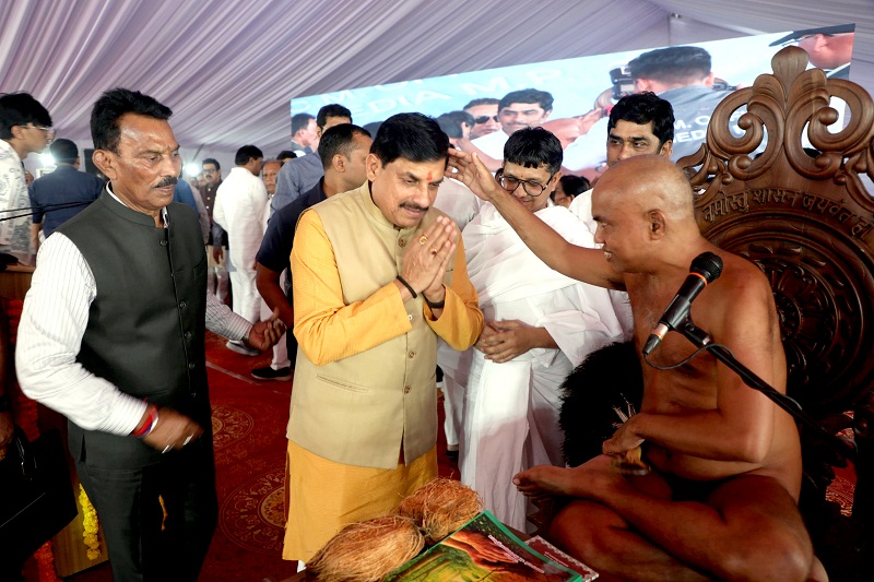 केसरबाग क्षेत्र में एक बगिया माँ के नाम नगर वन निर्माण का भूमिपूजन एवं पौधारोपण कार्यक्रम केसरबाग क्षेत्र में एक बगिया माँ के नाम नगर वन निर्माण का भूमिपूजन एवं पौधारोपण कार्यक्रम